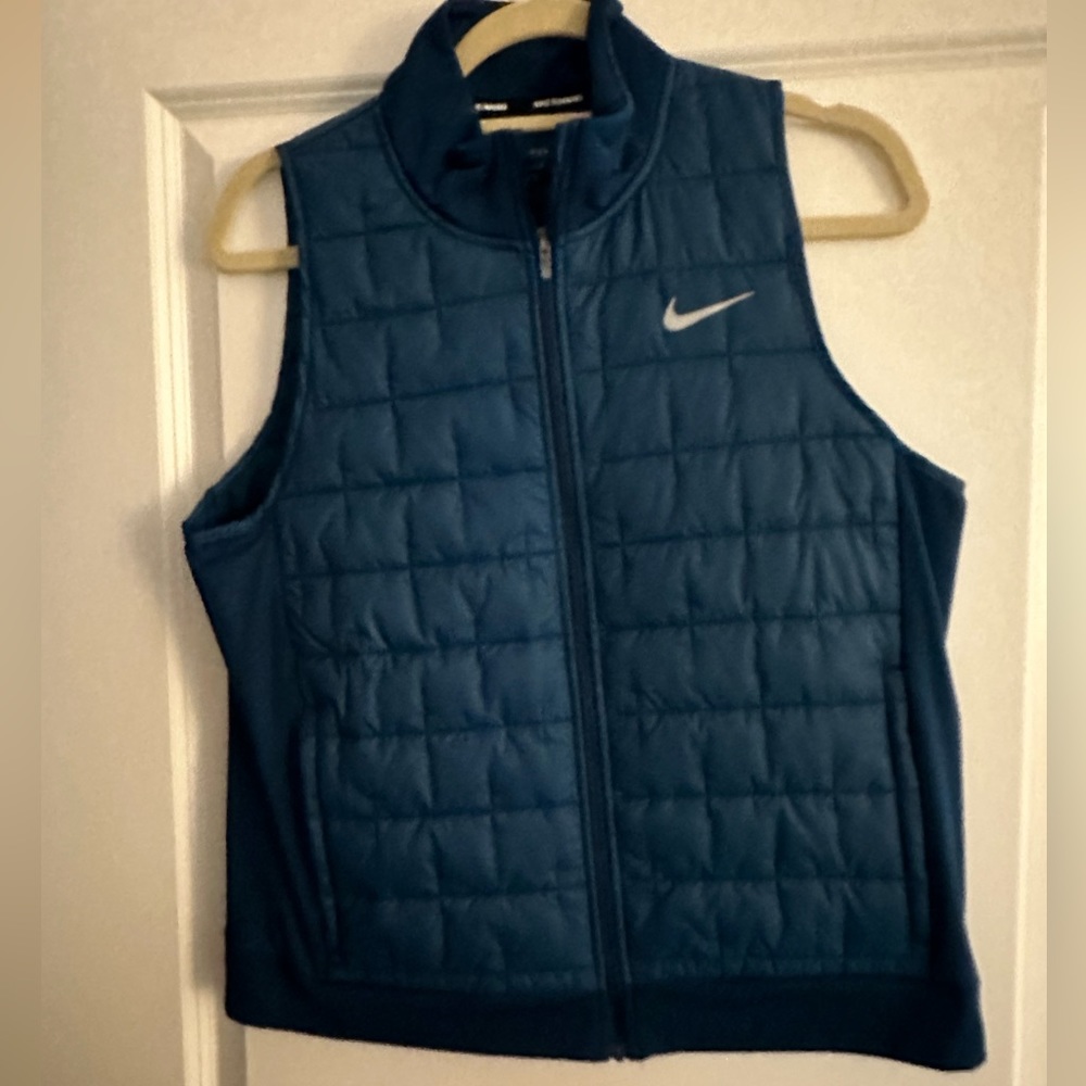 Nike therma-fit running vest- blue